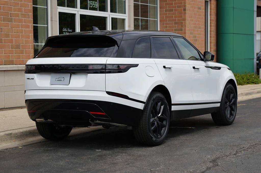 New 2026 Fuji White Land Rover P250 Base image 6