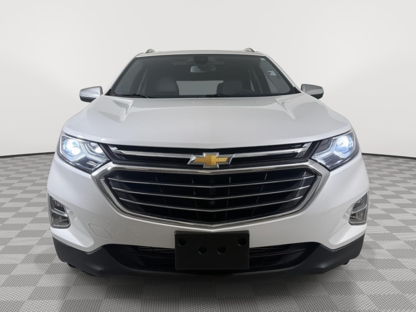Used 2018 Iridescent Pearl Tricoat Chevrolet Premier image 6