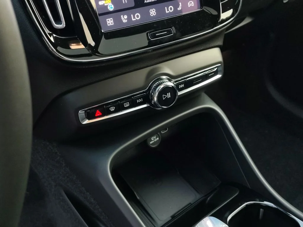 2026 Volvo XC40 Plus - Photo 20