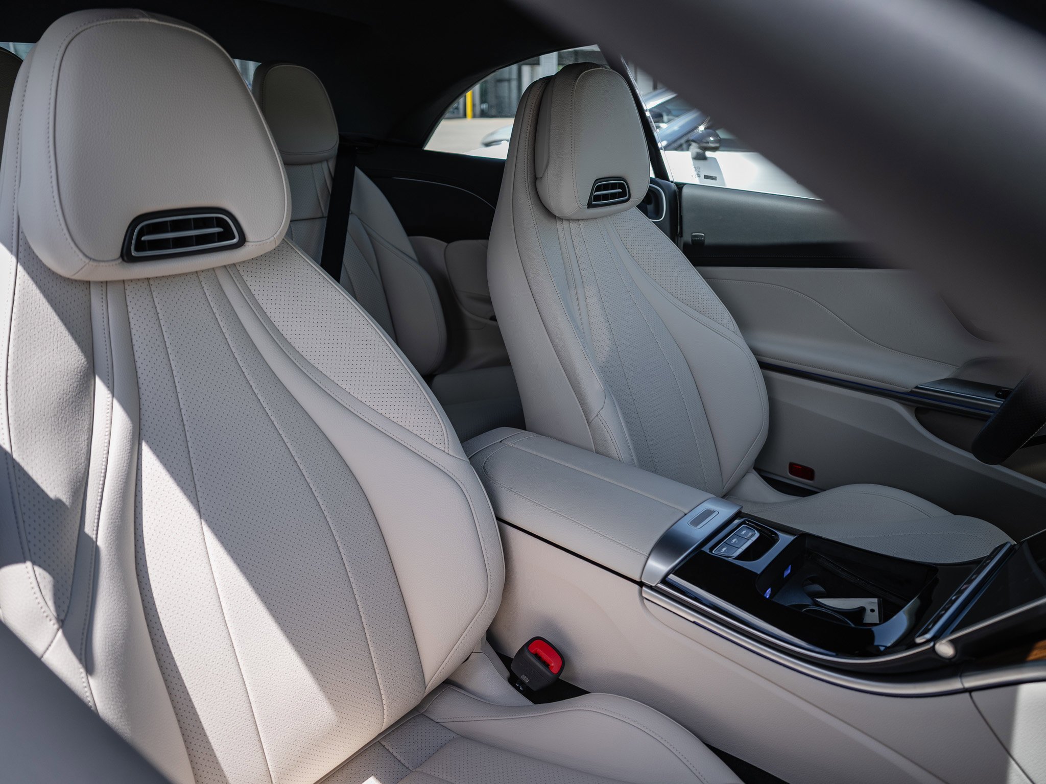 Used 2026  Mercedes-Benz  image 28