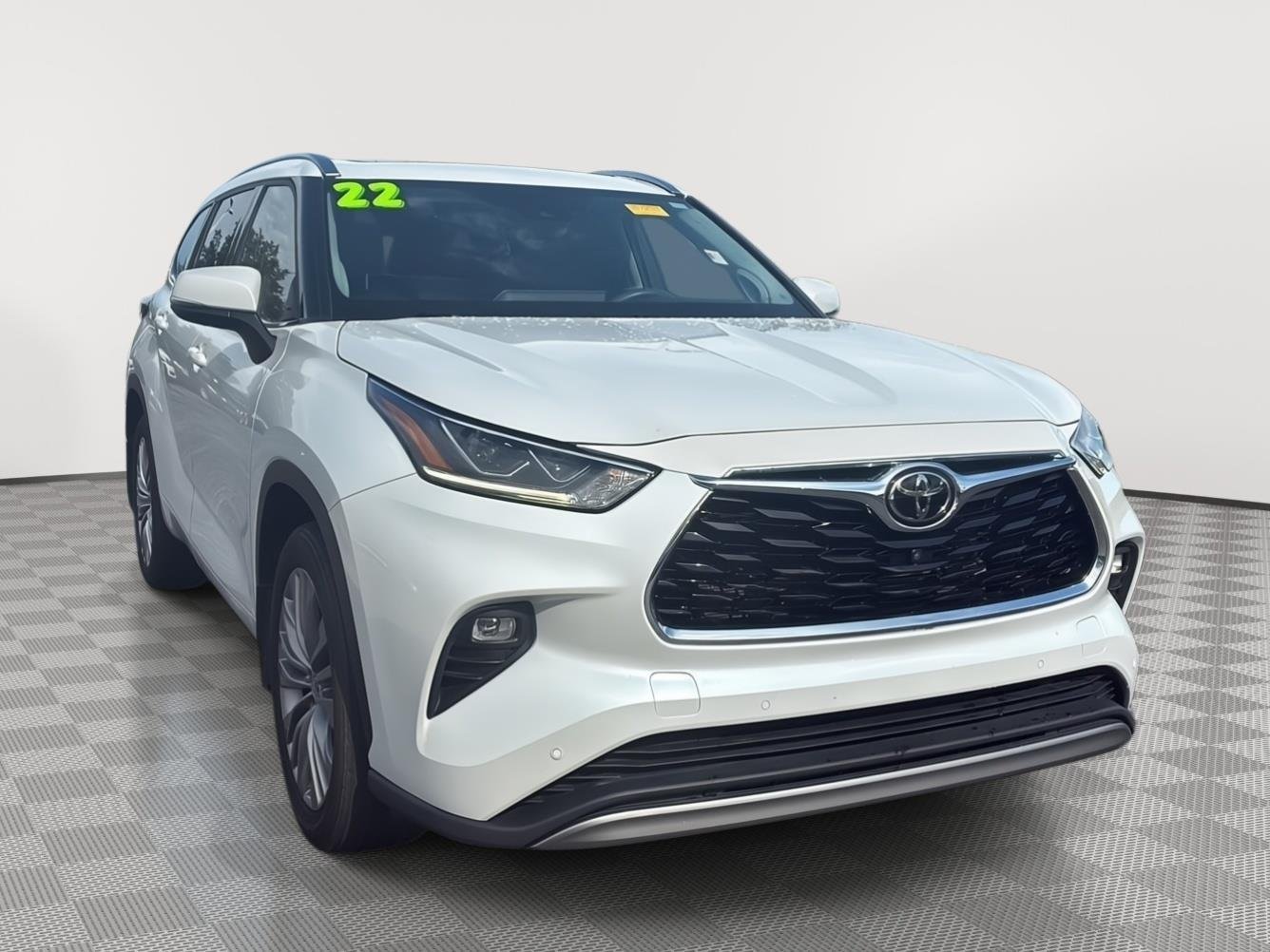 Used 2022 Wind Chill Pearl Toyota Platinum image 1