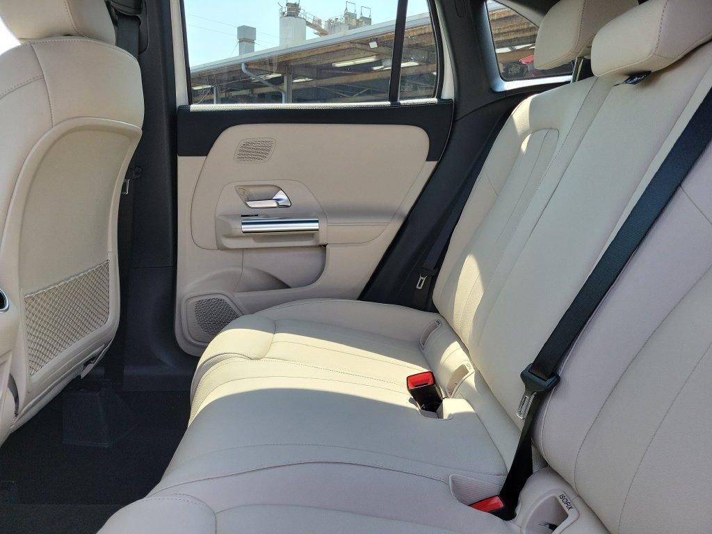 New 2026 Polar White Mercedes-Benz GLA 250 image 10