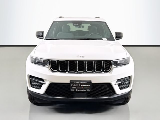 New 2026 Bright White Clear-Coat Exterior Paint Jeep Laredo X image 2