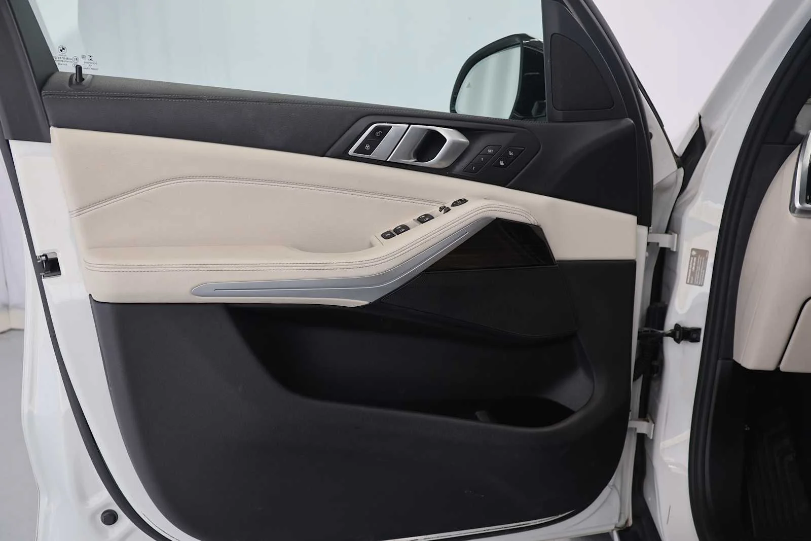 Used 2020 Mineral White Metallic BMW sDrive40i image 13