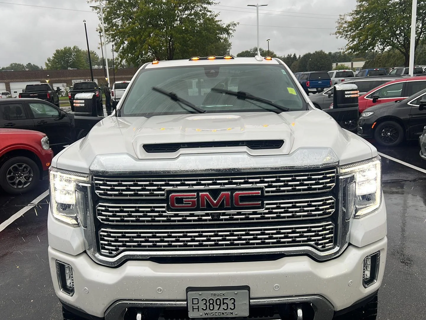 Used 2021 White Frost Tricoat GMC Denali image 16