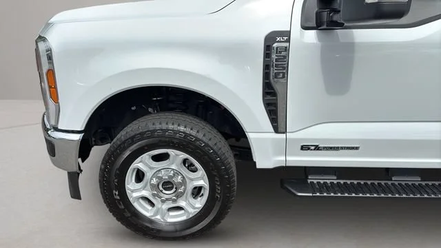 Used 2025  Ford XL image 32