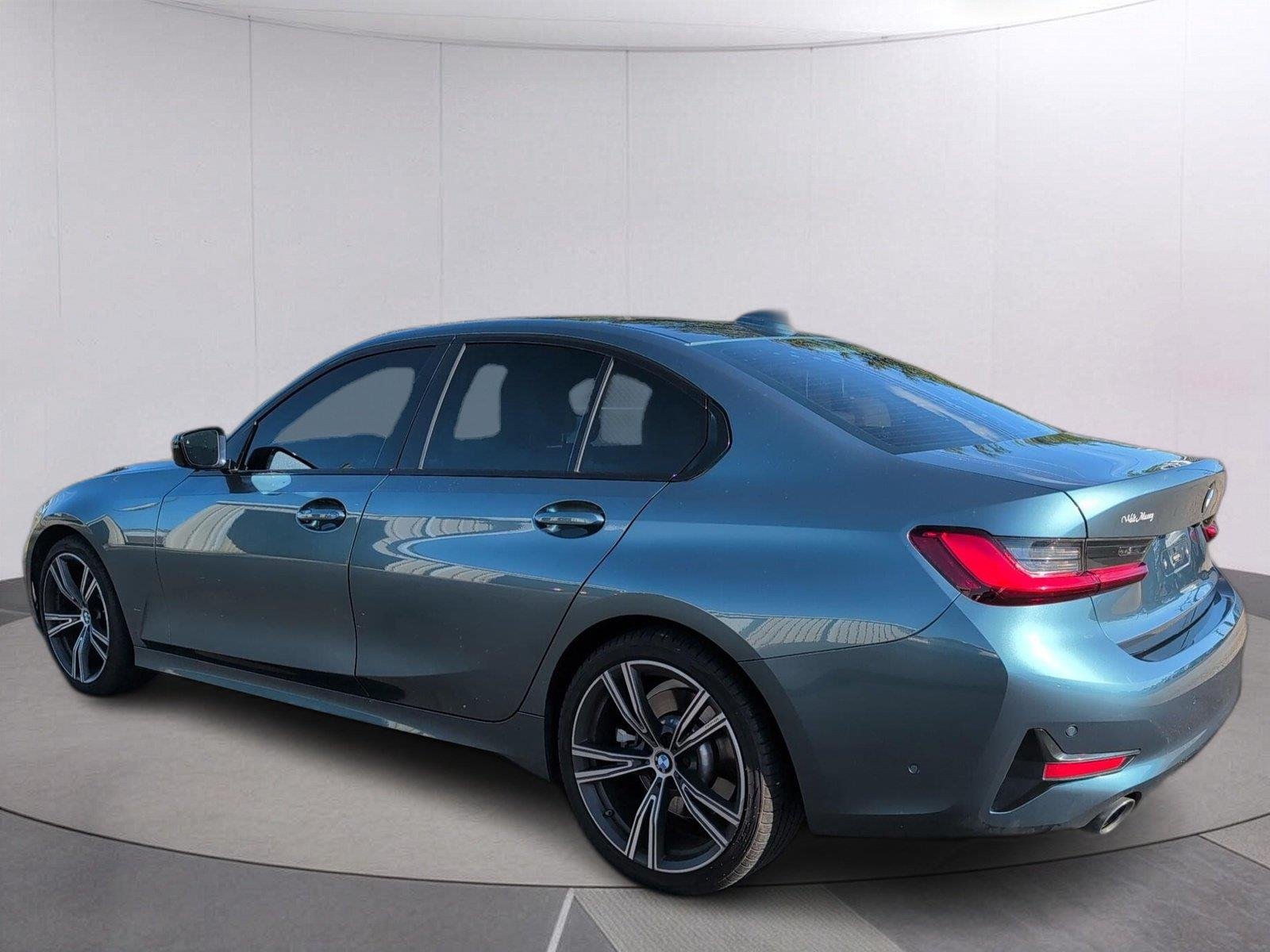Used 2020 Portimao Blue Metallic BMW 330i image 3