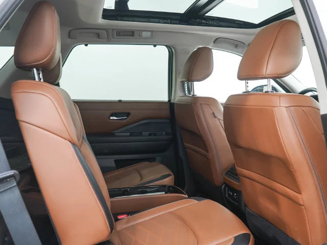 Used 2024  Nissan Platinum image 13