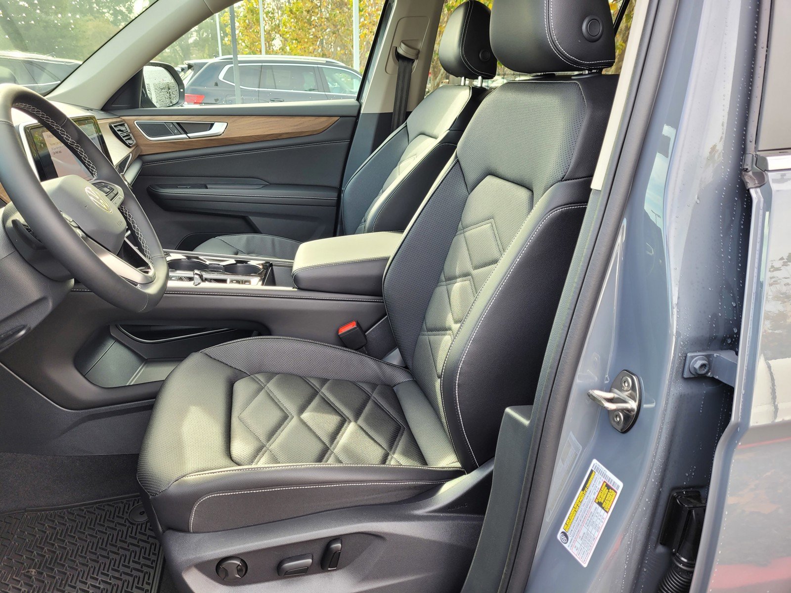 2025 Volkswagen Atlas SE w/Tech - Photo 9