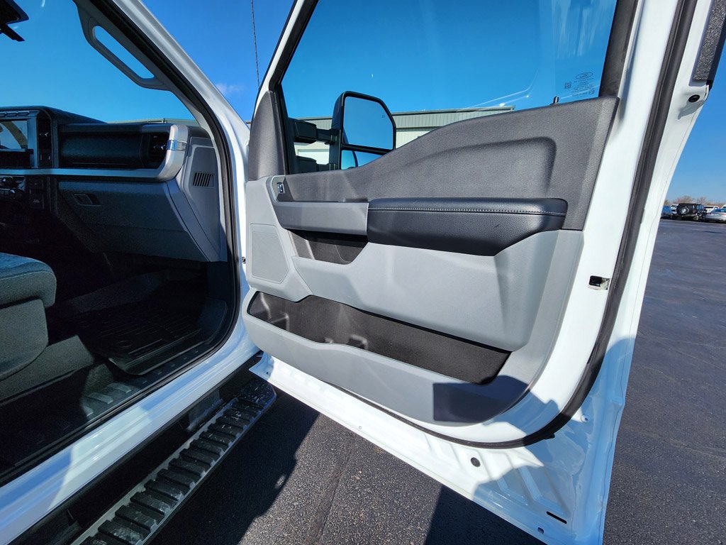 Used 2024 Oxford White Ford XLT image 23