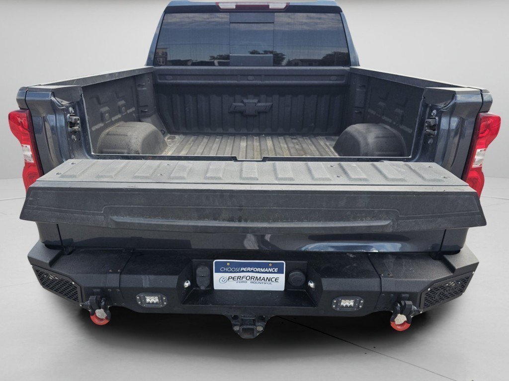 Used 2021 Shadow Gray Metallic Chevrolet RST image 28