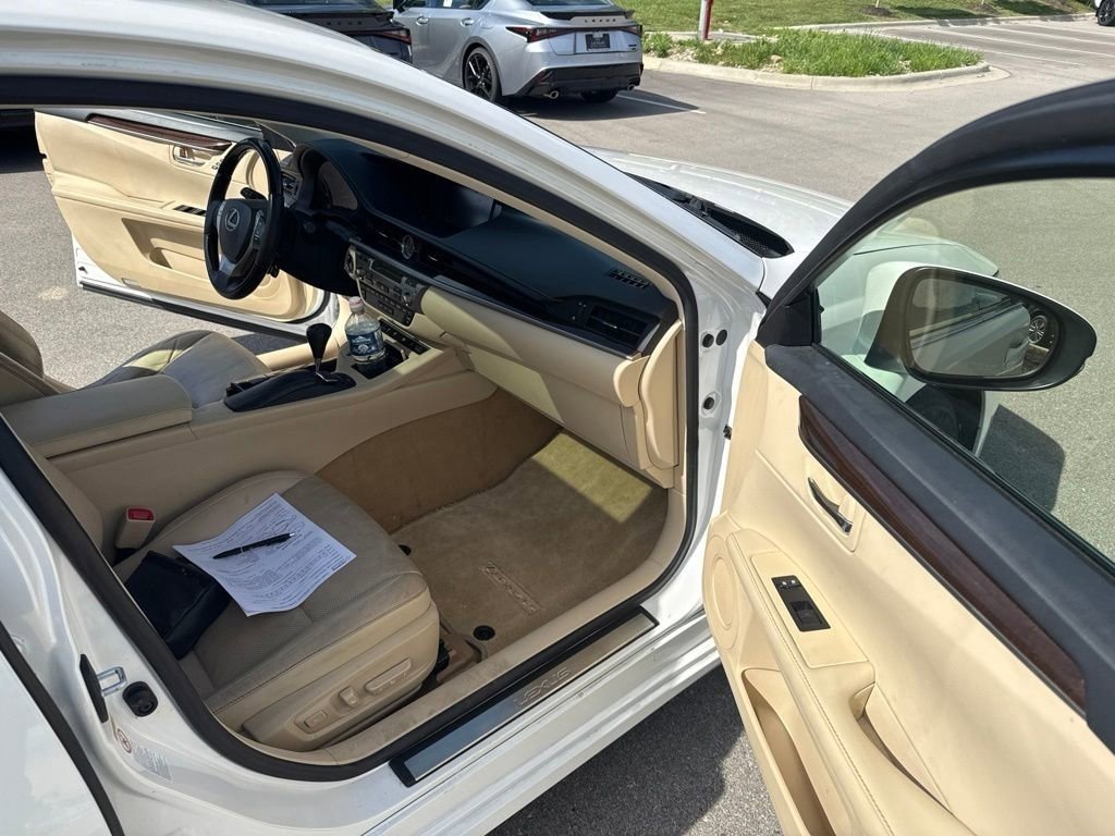 Used 2014 Starfire Pearl Lexus 350 image 22