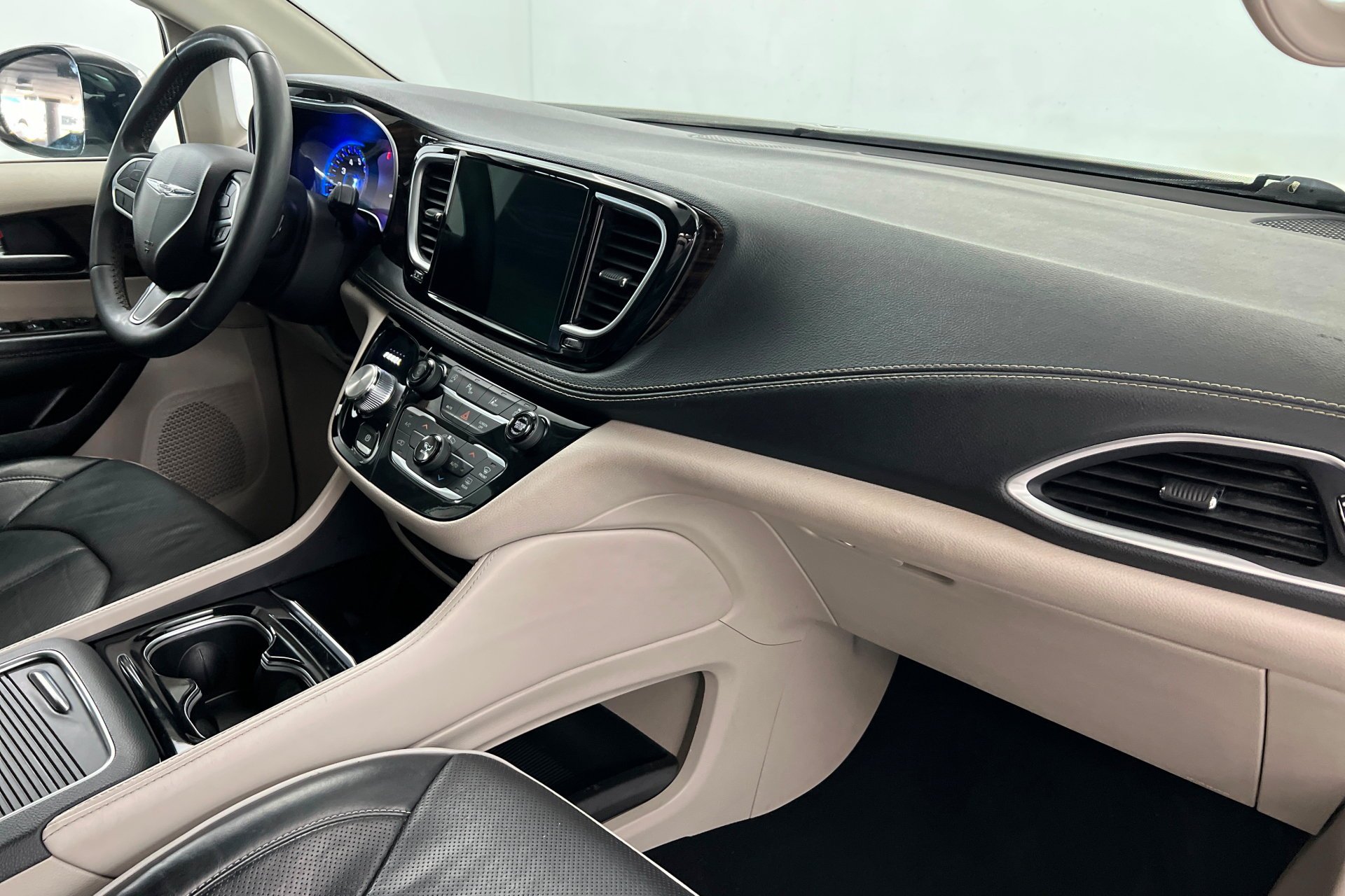 2023 Chrysler Pacifica Limited - Photo 25
