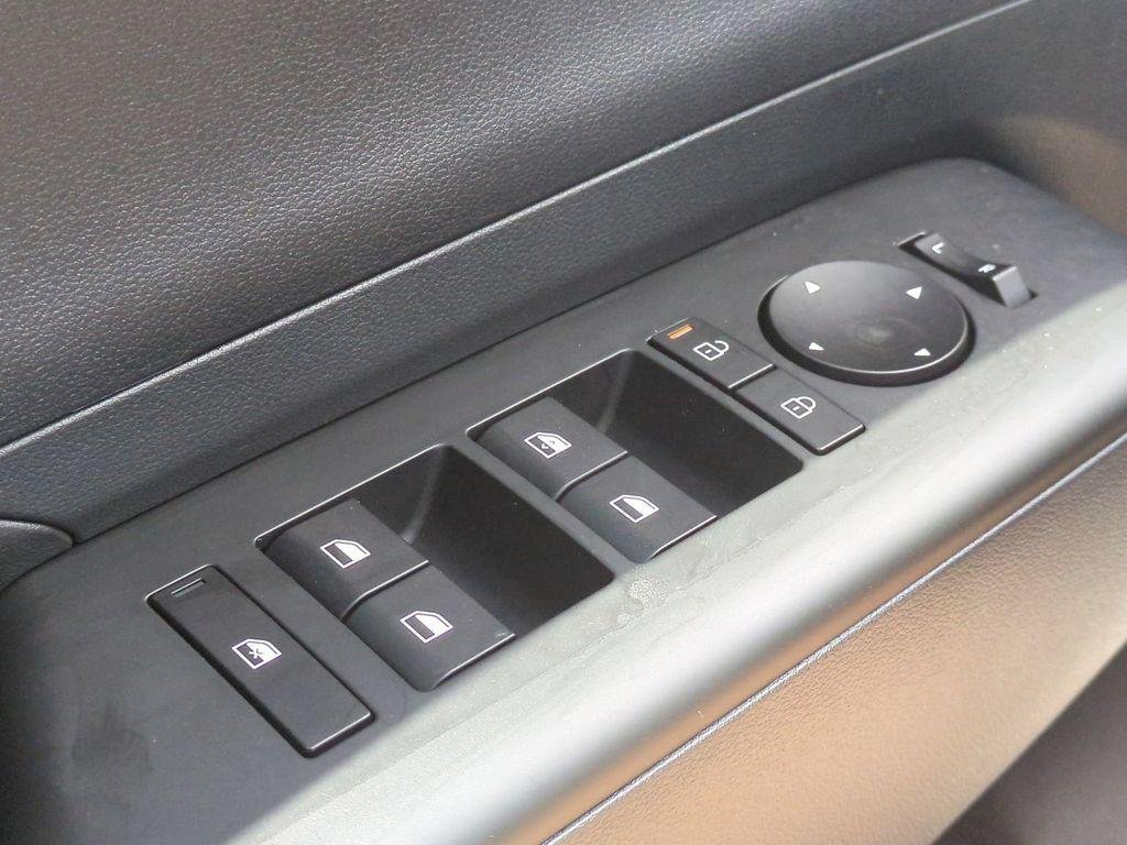 New 2027 Gray Hyundai SE FWD image 29