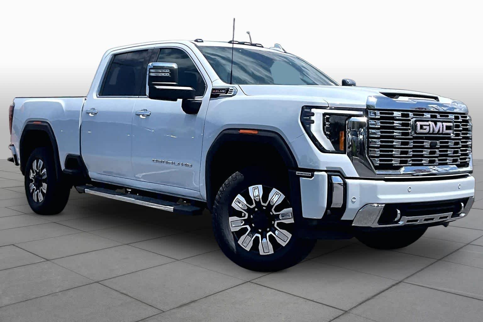 Used 2026 Glacier White Tricoat GMC Denali image 3