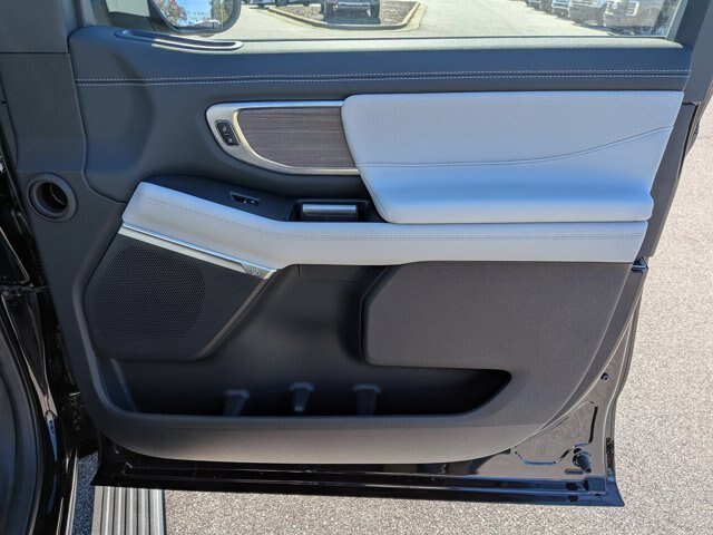 New 2025 Agate Black Metallic Ford Platinum® image 37