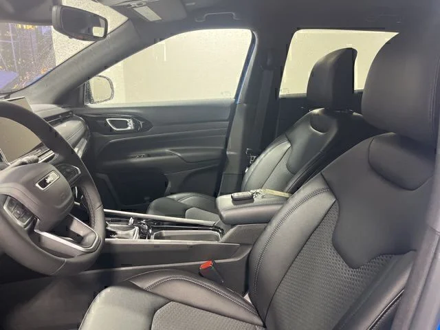 New 2026 Hydro Blue Pearlcoat Jeep Latitude image 8
