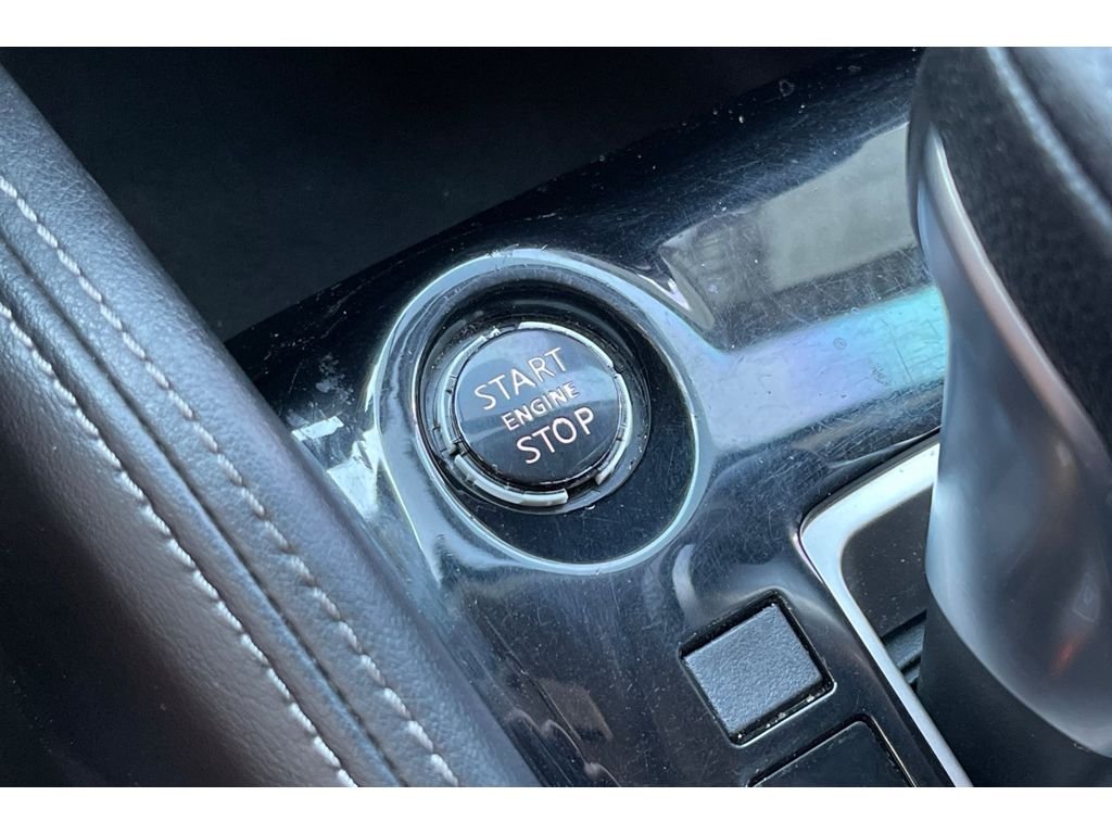 Used 2018 Cayenne Red/Super Black Nissan SR image 33