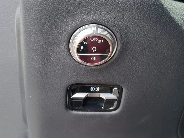 Used 2023 White Mercedes-Benz GLC 300 image 25