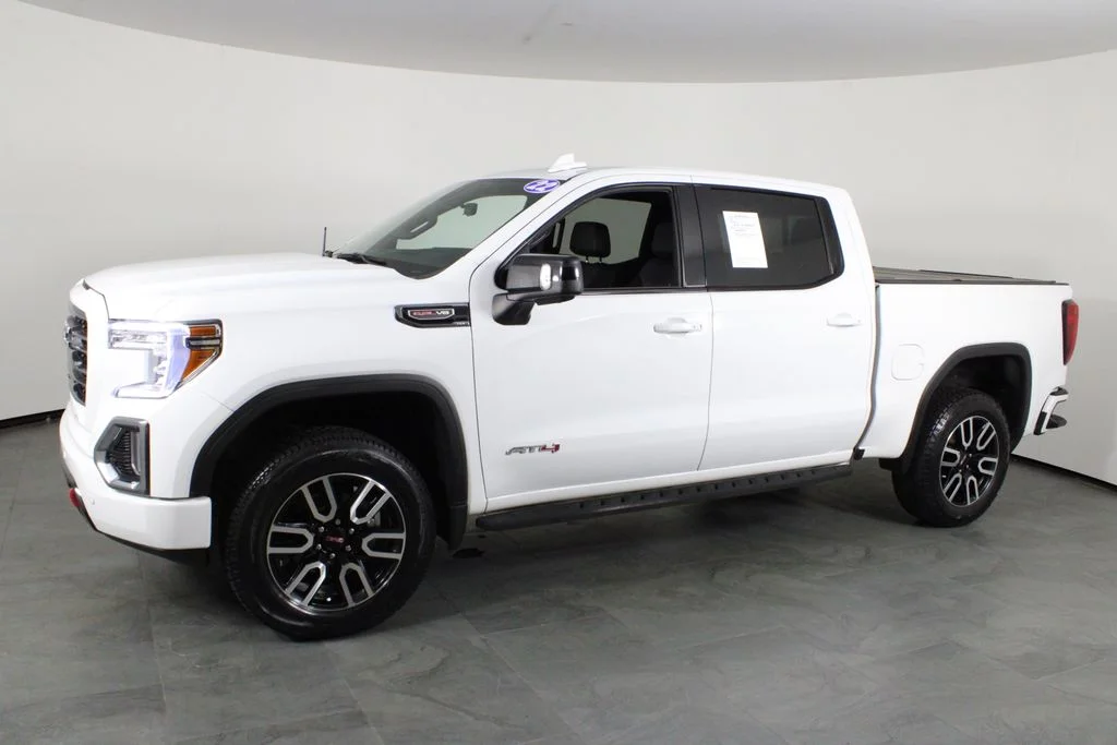 Used 2022 White GMC AT4 image 13