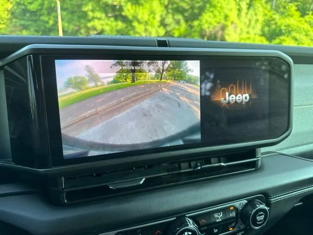 Used 2024  Jeep Sahara image 21