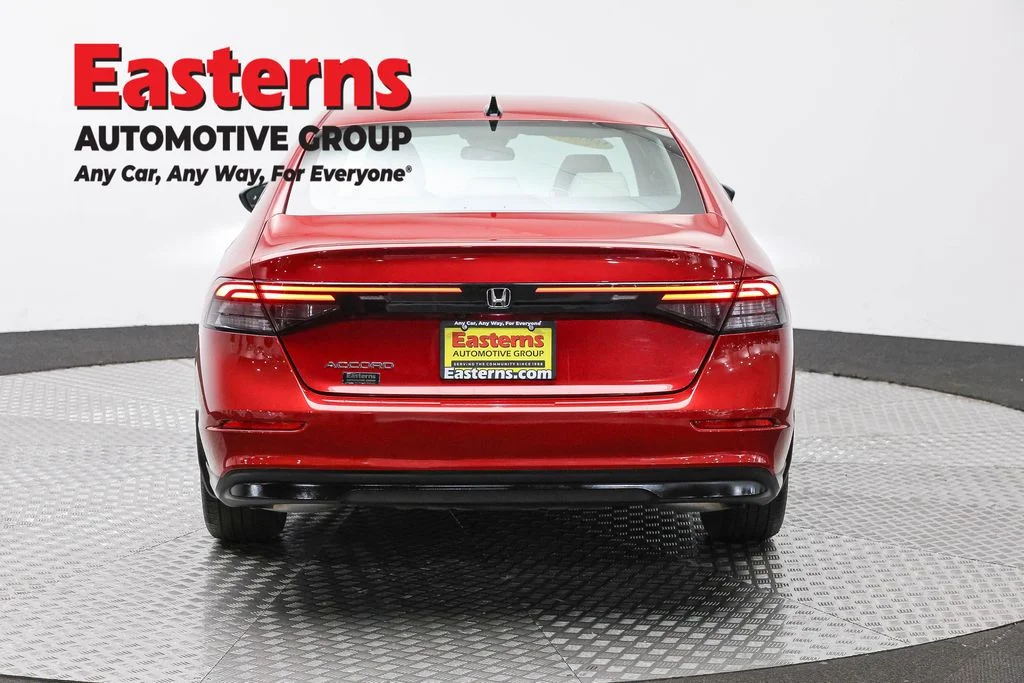 Used 2025 Red Honda SE image 6