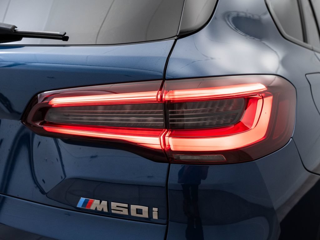 Used 2022 Phytonic Blue Metallic BMW M50i image 9
