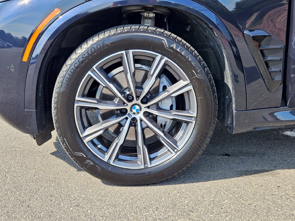 Certified Used 2025 Carbon Black Metallic BMW xDrive40i image 42