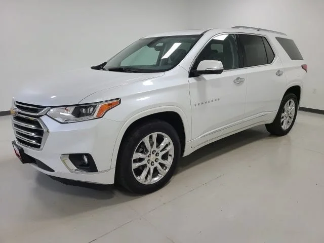 Used 2020 Iridescent Pearl Tricoat Chevrolet High Country image 3