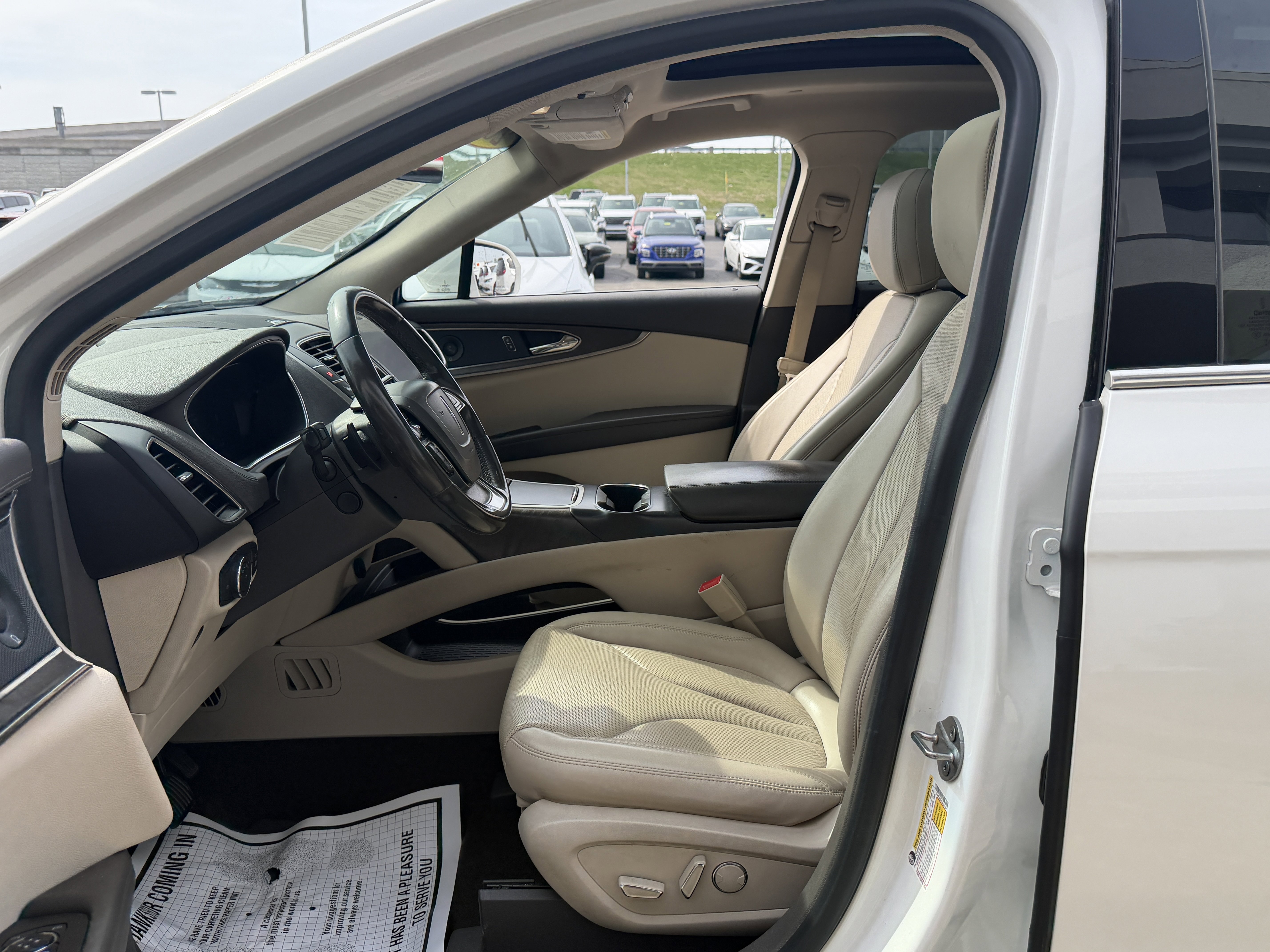 Used 2020 Pristine White Lincoln Reserve image 27