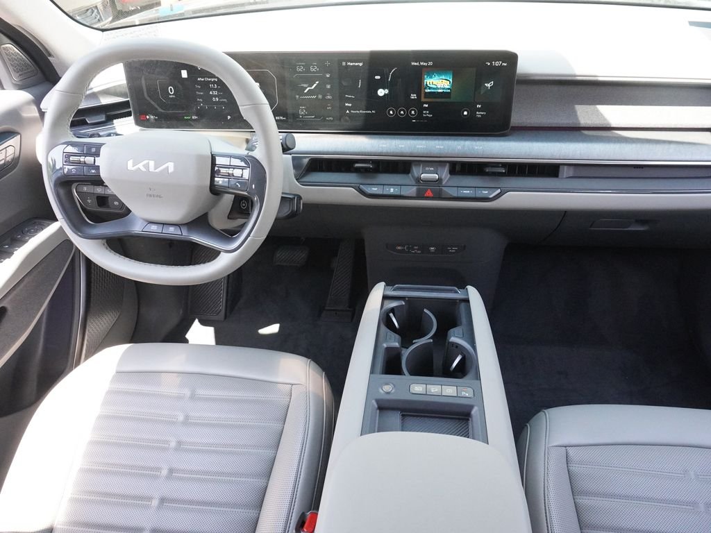 Used 2024 Black Kia Land image 40