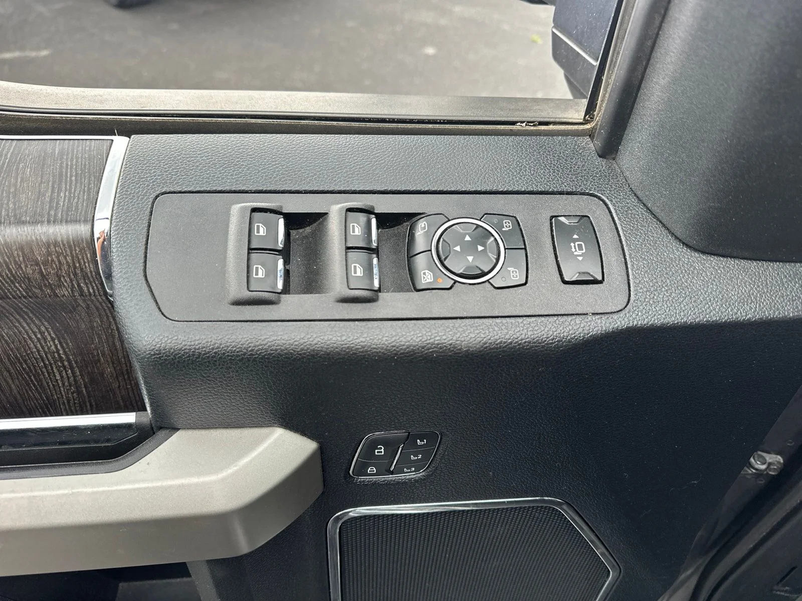 Used 2020 Gray Ford Lariat image 18