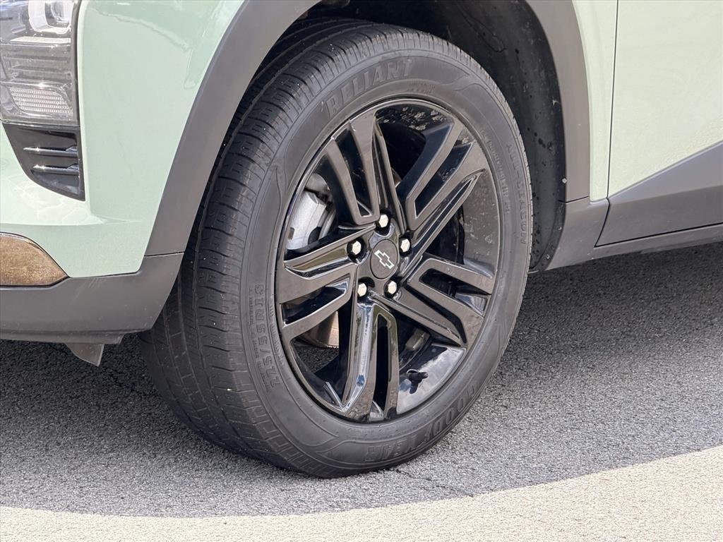 Used 2024 Cacti Green Chevrolet ACTIV image 28