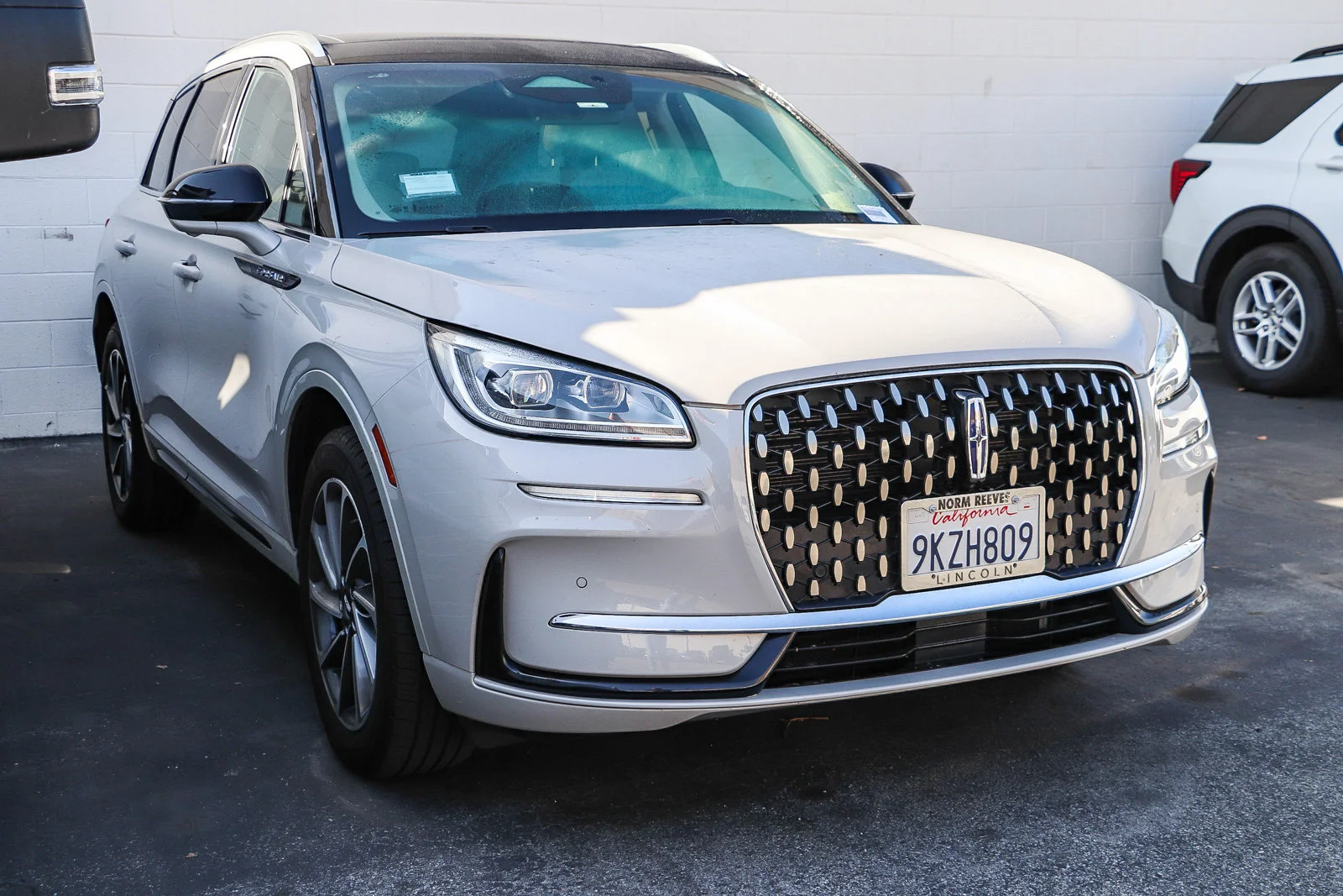 Certified Used 2024 Pearl Metallic Lincoln Grand Touring image 3