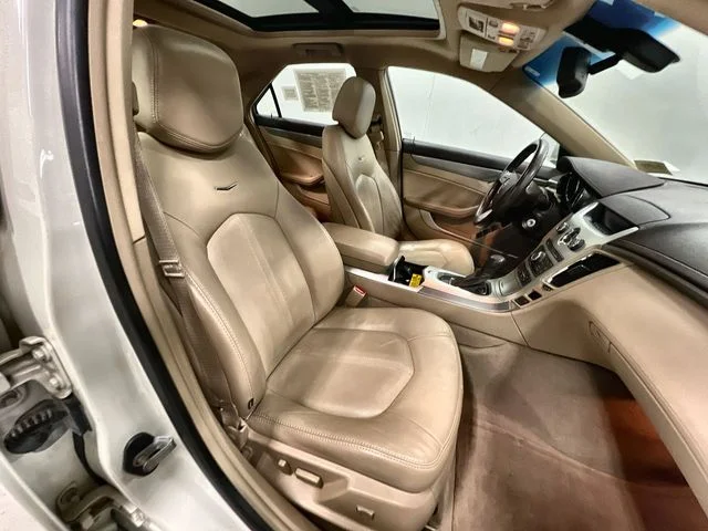 Used 2013 White Cadillac Luxury image 27