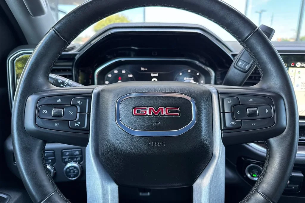 2025 GMC Sierra 1500 SLT - Photo 23