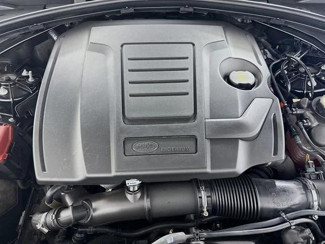 Used 2026 Black Land Rover Dynamic SE image 31