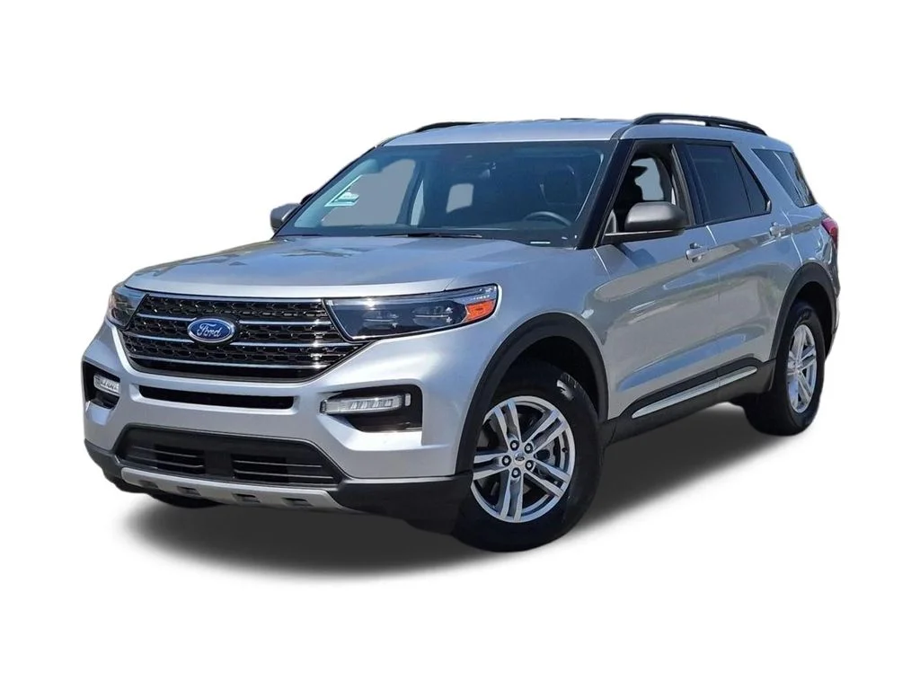 Used 2023 Silver Ford XLT image 1
