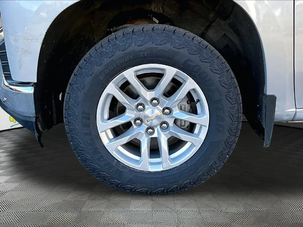Used 2019 Silver Ice Metallic Chevrolet LT image 7