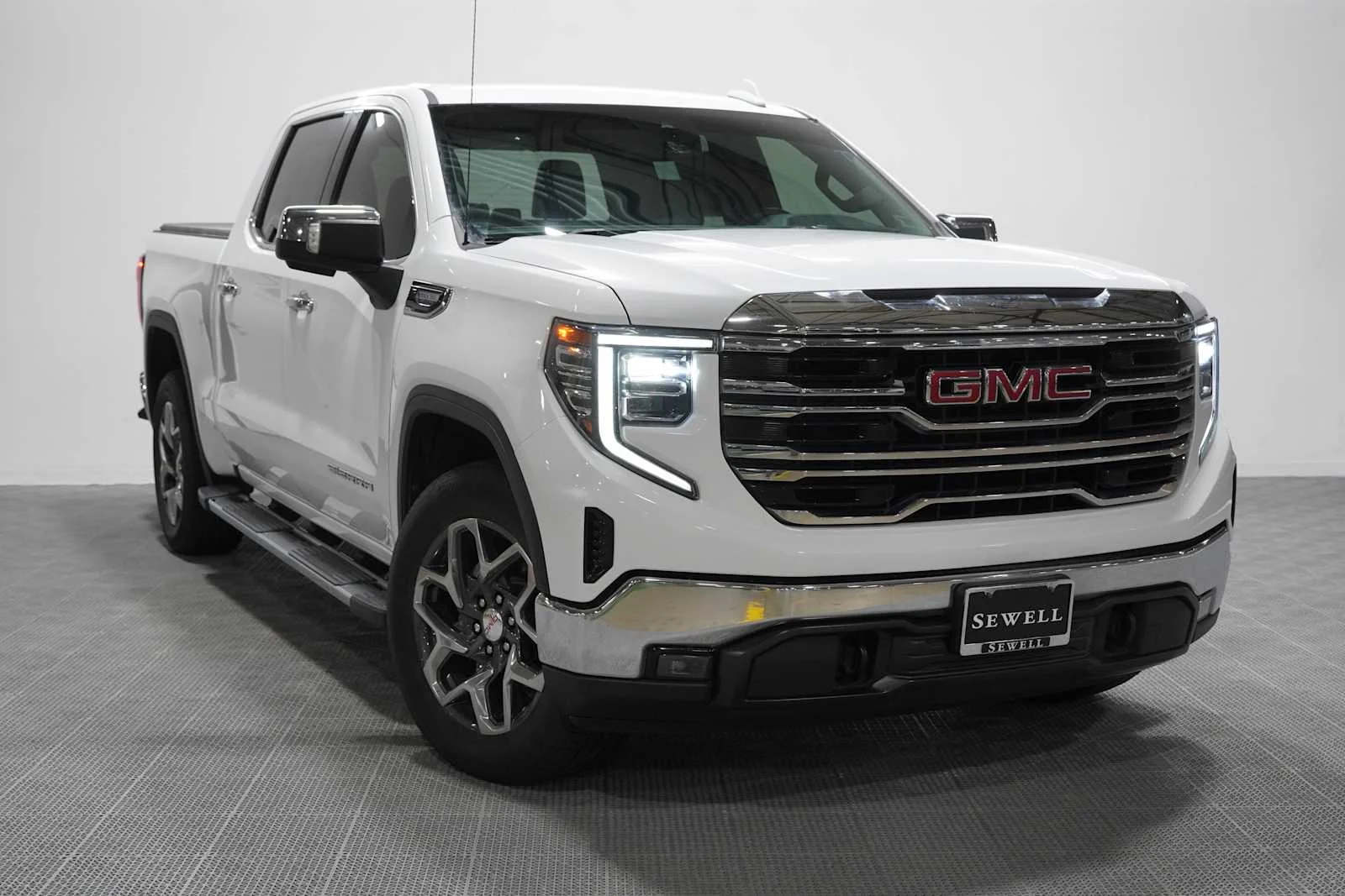 Used 2023 Summit White GMC SLT image 3
