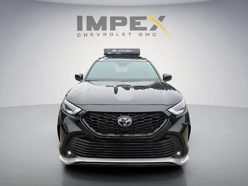 Used 2023  Toyota L image 8