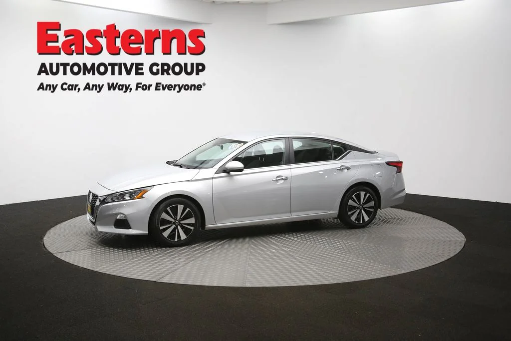 Used 2022 Silver Nissan 2.5 SV image 56