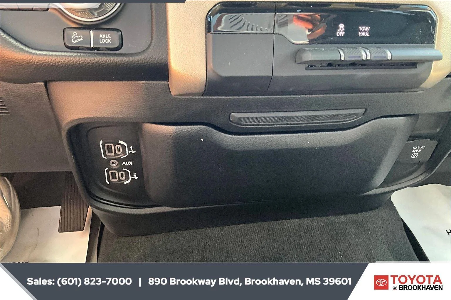 Used 2020 Delmonico Red Pearlcoat Ram Laramie image 23