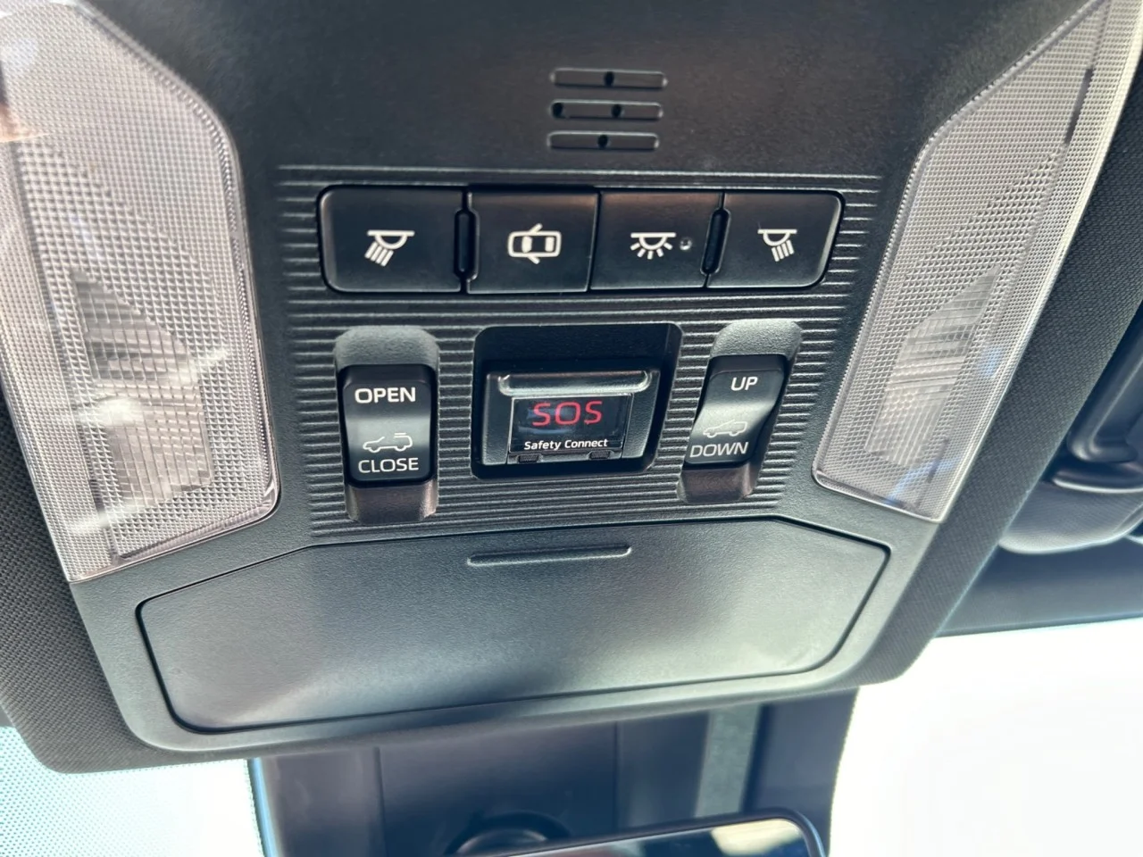 Used 2019 White Toyota Hybrid XSE image 16