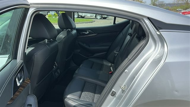 Used 2018 Silver Nissan Platinum image 23