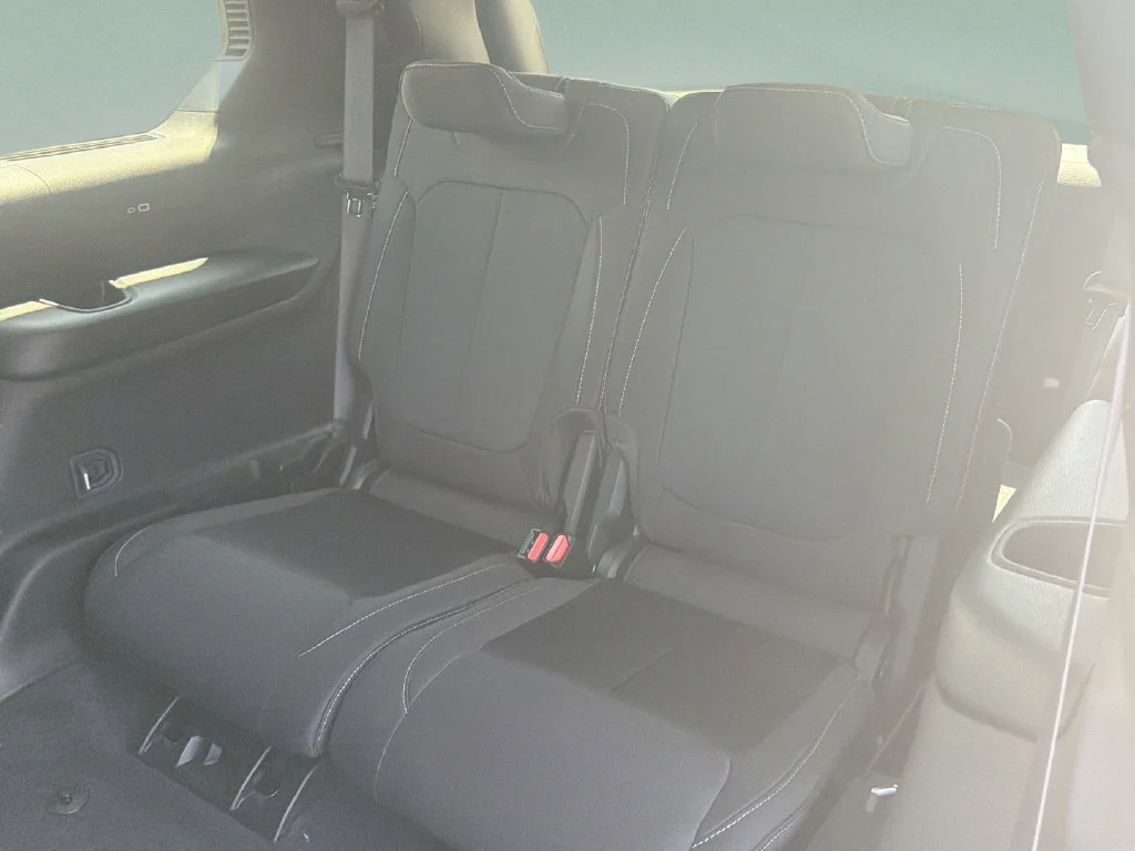 New 2026 Silver Zynith Exterior Paint Jeep Laredo X image 14