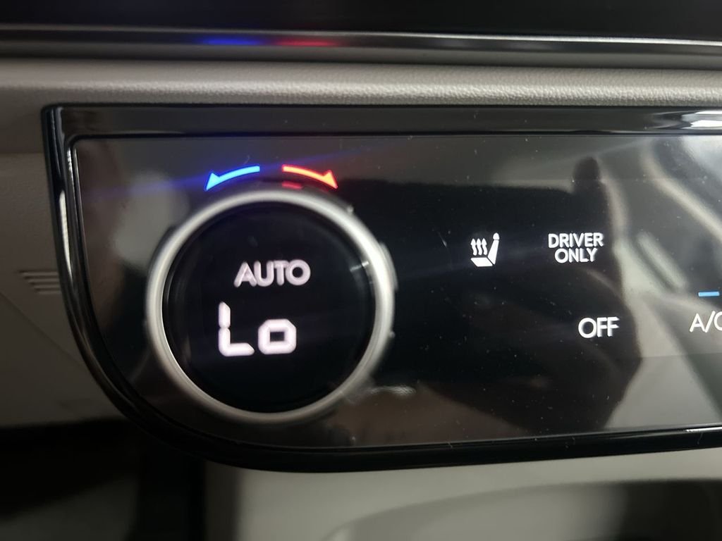 New 2026 Silver Metallic Hyundai SEL 8P image 31