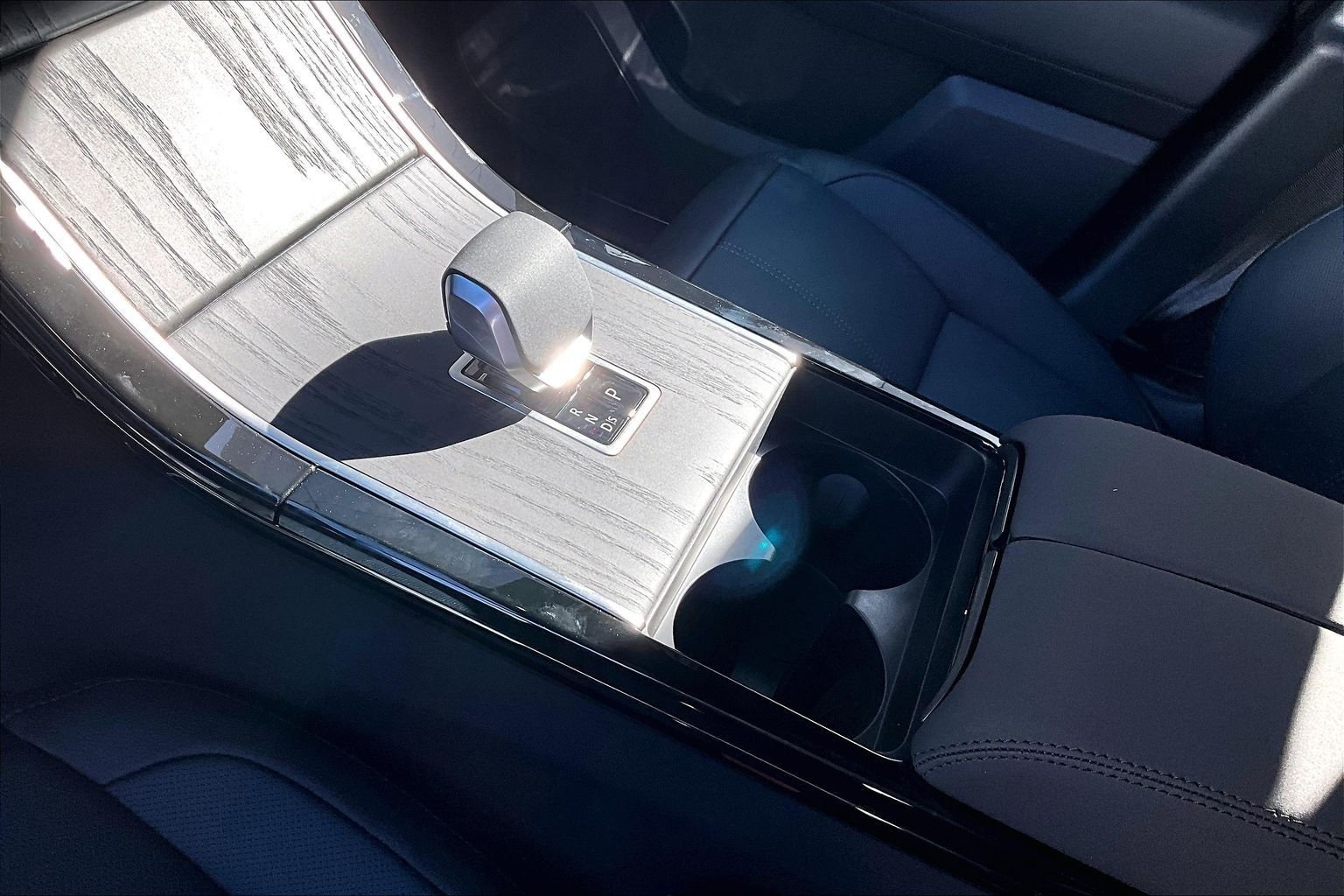 2026 Land Rover Range Rover Velar Dynamic SE - Photo 8