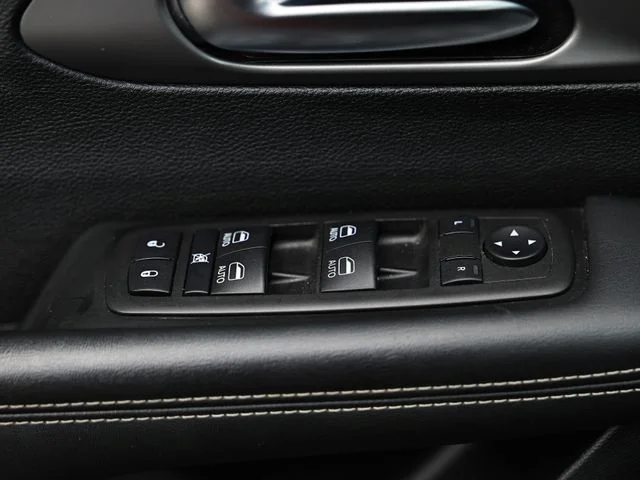 Used 2025 Red Hot Pearlcoat Chrysler Select image 16