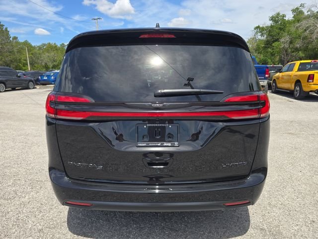 New 2026 Diamond Black Crystal Pearl-Coat Exterior Paint Chrysler Limited image 5